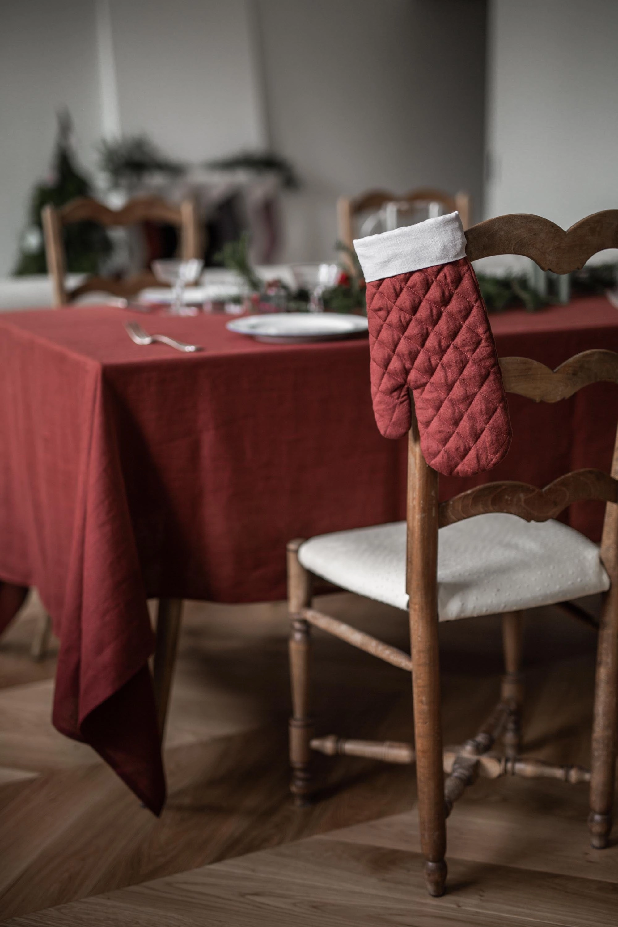 Linen Christmas Oven Mitt | Red