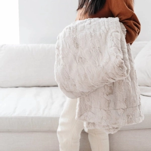 SARANONI PATTERNED FAUX FUR XL THROW